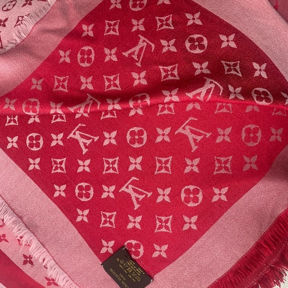 SOLD Authentic Louis Vuitton Shall - Picture 6 of 13